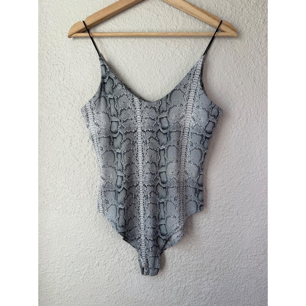 Gaze Grey Snakeskin Print V-Neck Spaghetti Strap Snap Bottom‎ Bodysuit Small